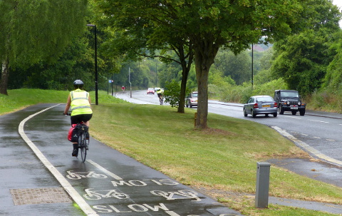 Segregated cycle lane along arterial route
